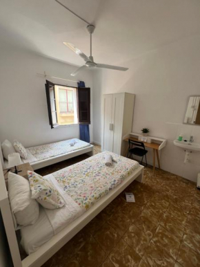 YOUTH HOSTEL - Central and Basic Drassanes